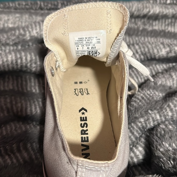 Gray Women’s Converse- Barley Worn! - Picture 3 of 4